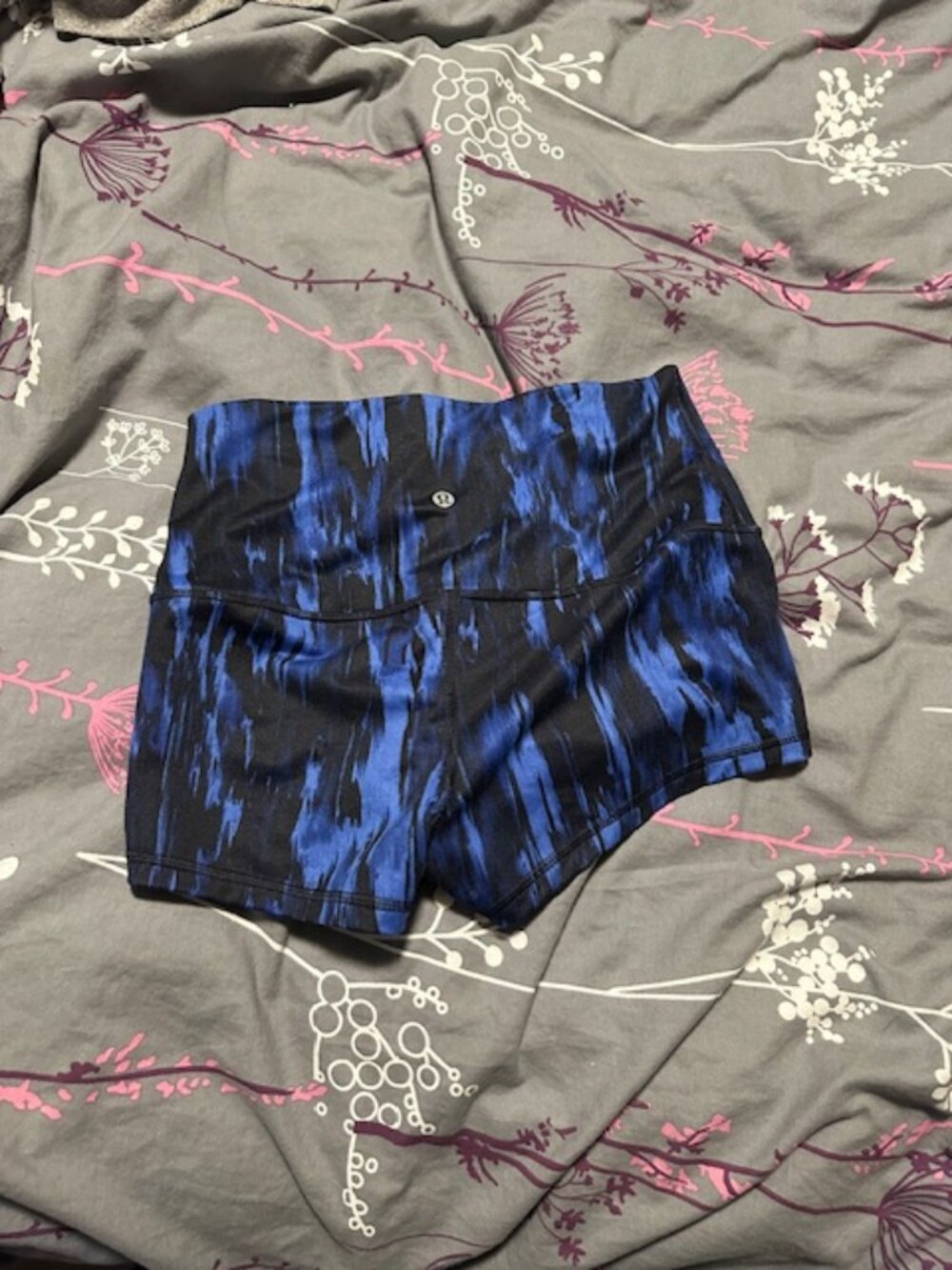 Lululemon shorts size 6